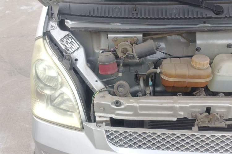 Used Wuling Rongguang 2012 1.5L Extended Basic Version Engine Bay Right