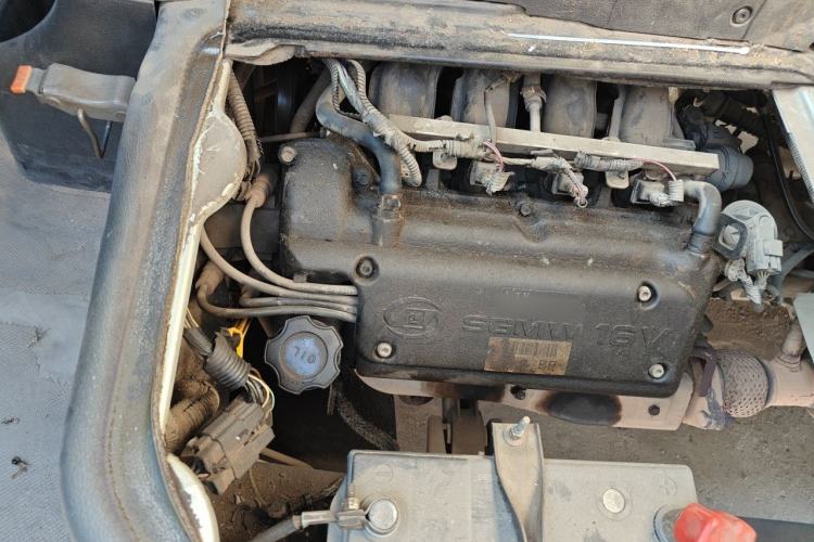 Used Wuling Rongguang 2012 1.2L Extended Basic Version LJY Engine Bay Right