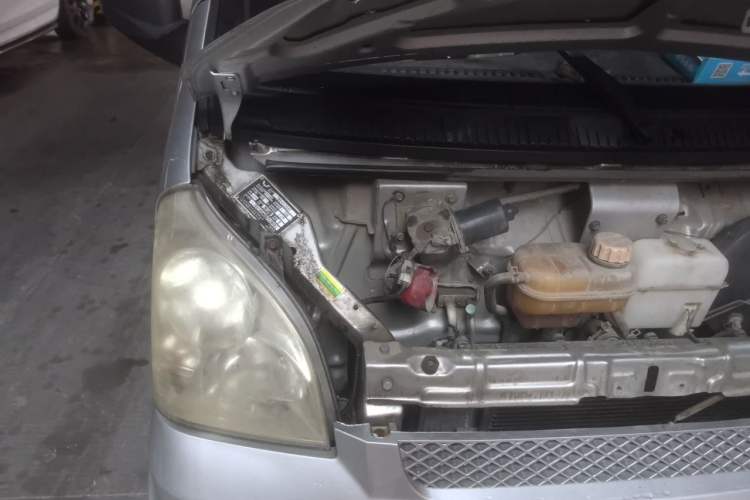 Used Wuling Rongguang 2012 1.2L Extended Basic Version LJY Engine Bay Right