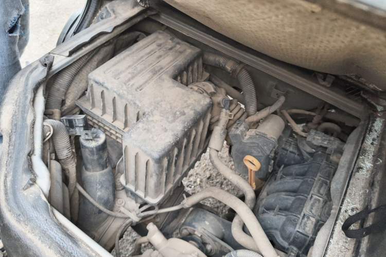 Used Wuling Rongguang 2012 1.5L Extended Basic Version Engine Bay Right