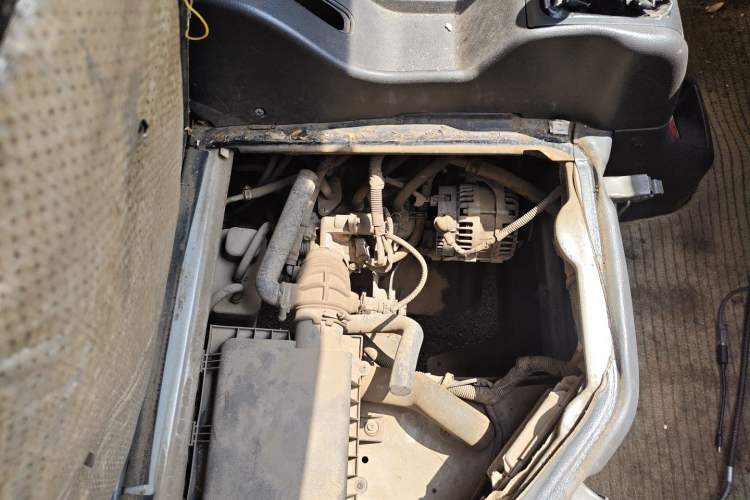 Used Wuling Rongguang 2012 1.2L Extended Basic Version LJY Engine Bay Right