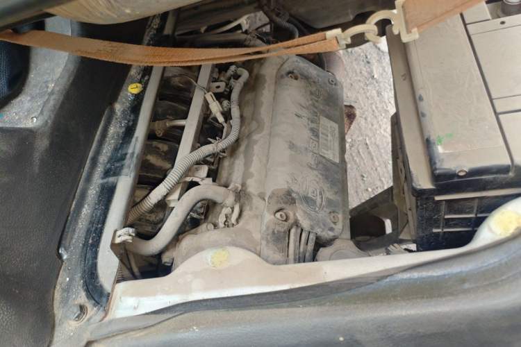 Used Wuling Rongguang 2012 1.2L Extended Basic Version LJY Engine Bay Right