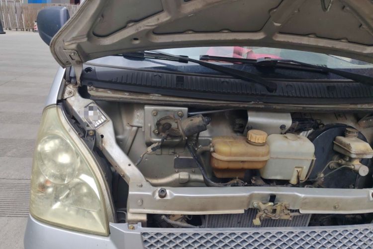 Used Wuling Rongguang 2012 1.5L Extended Basic Version Engine Bay Right