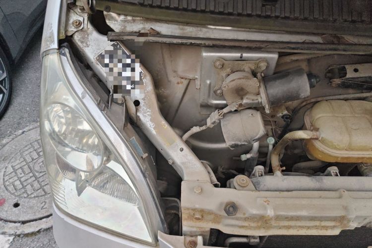 Used Wuling Rongguang 2012 1.5L Extended Basic Version Engine Bay Right