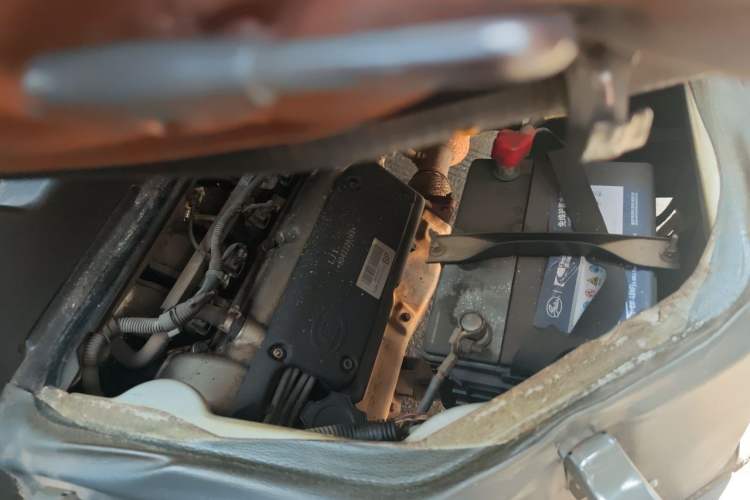 Used Wuling Rongguang 2012 1.2L Extended Basic Version LJY Engine Bay Right
