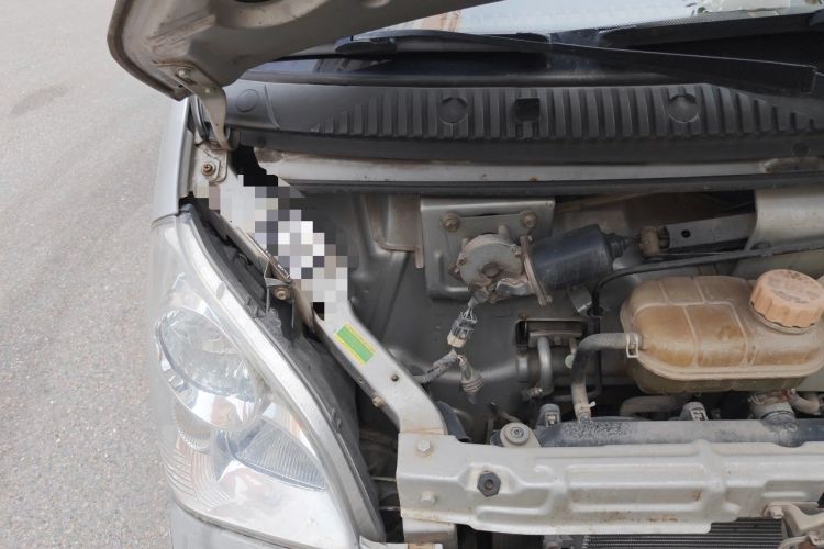 Used Wuling Rongguang 2012 1.5L Extended Basic Version Engine Bay Right