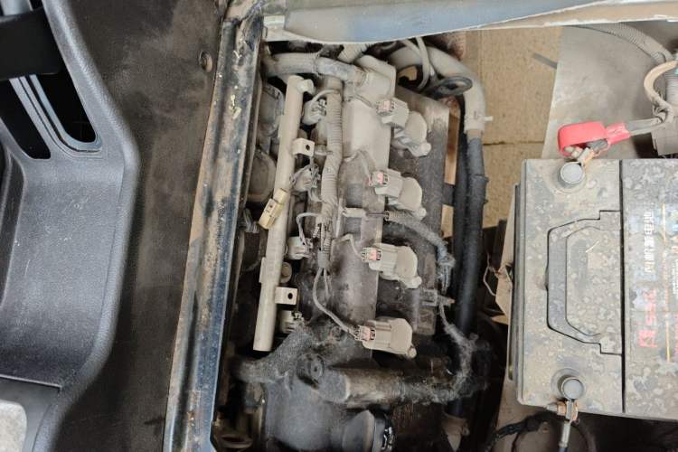 Used Wuling Rongguang 2012 1.5L Extended Basic Version Engine Bay Right
