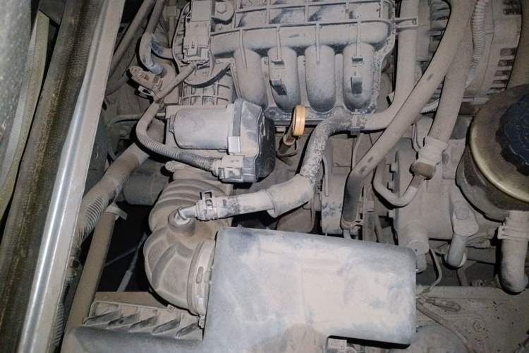 Used Wuling Rongguang 2012 1.5L Extended Basic Version Engine Bay Right