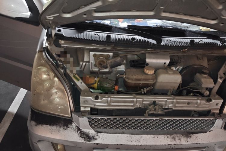Used Wuling Rongguang 2012 1.5L Extended Standard Version Engine Bay Right