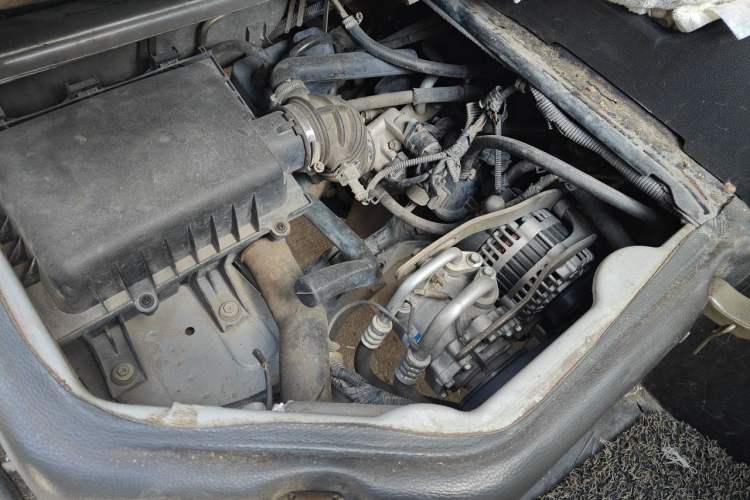 Used Wuling Rongguang 2012 1.2L Extended Basic Version LJY Engine Bay Right