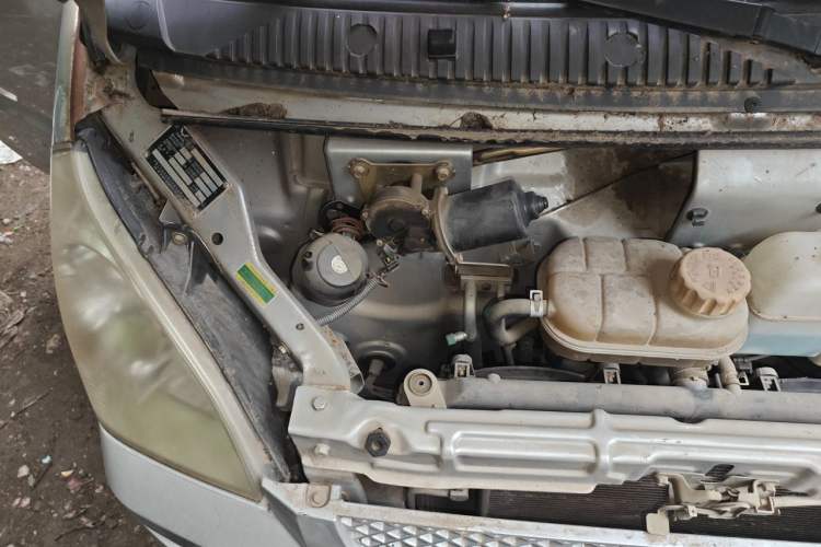 Used Wuling Rongguang 2012 1.2L Extended Basic Version LJY Engine Bay Right