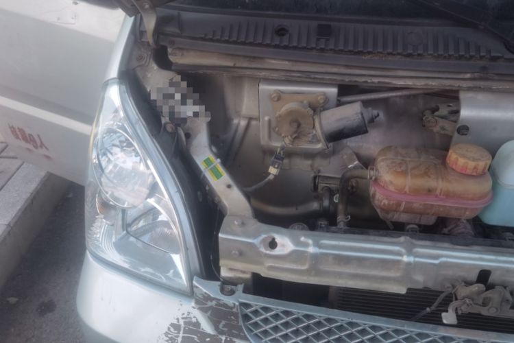 Used Wuling Rongguang 2012 1.5L Extended Basic Version Engine Bay Right