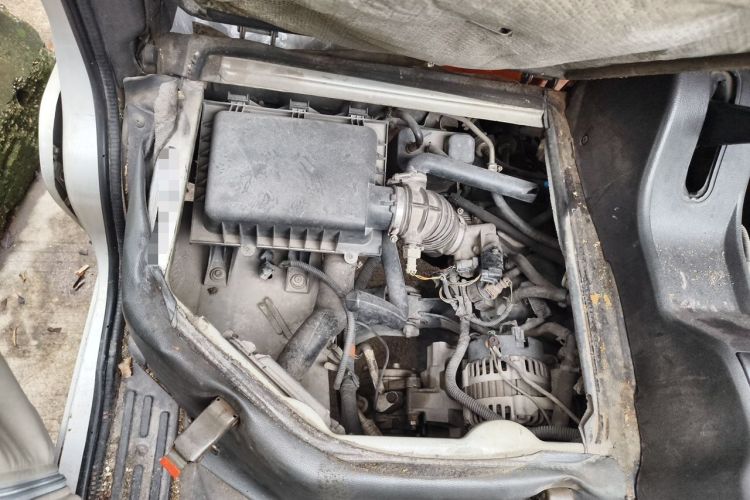 Used Wuling Rongguang 2012 1.2L Extended Basic Version LJY Engine Bay Right
