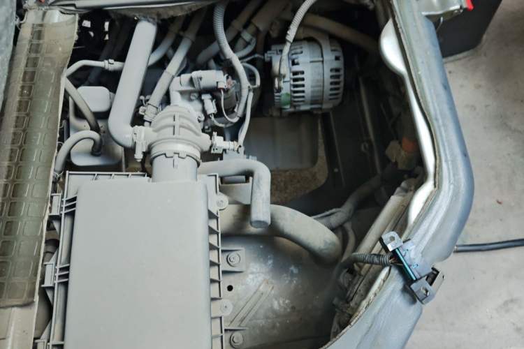 Used Wuling Rongguang 2012 1.2L Extended Basic Version LJY Engine Bay Right