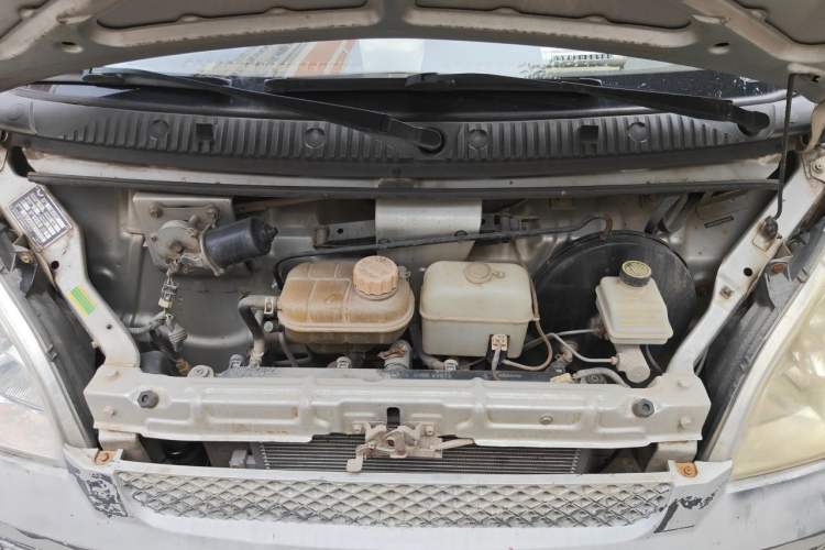 Used Wuling Rongguang 2012 1.5L Extended Basic Version Engine Bay