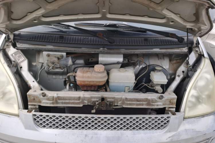 Used Wuling Rongguang 2012 1.2L Extended Basic Version LJY Engine Bay