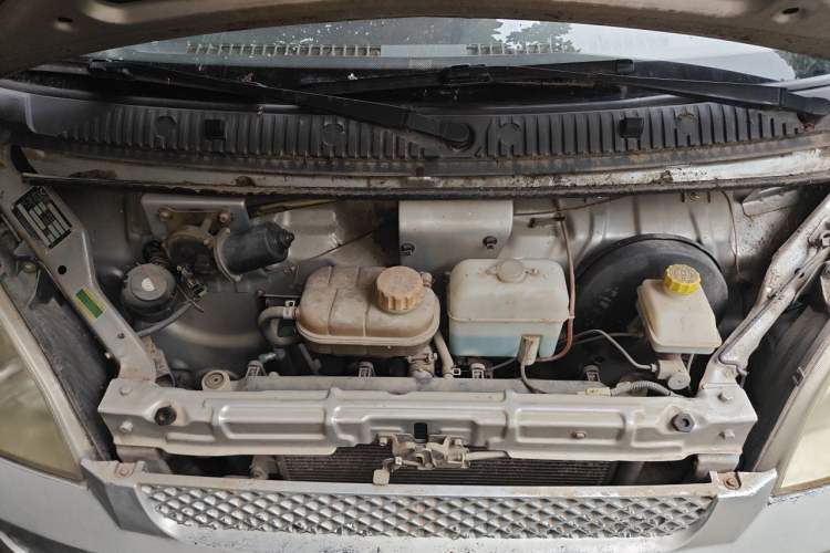 Used Wuling Rongguang 2012 1.2L Extended Basic Version LJY Engine Bay