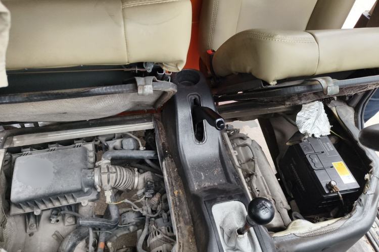 Used Wuling Rongguang 2012 1.2L Extended Basic Version LJY Engine Bay