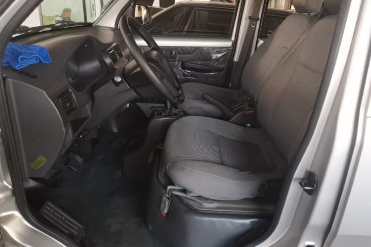 Used Wuling Rongguang 2012 1.5L Extended Basic Version Left Front Seat