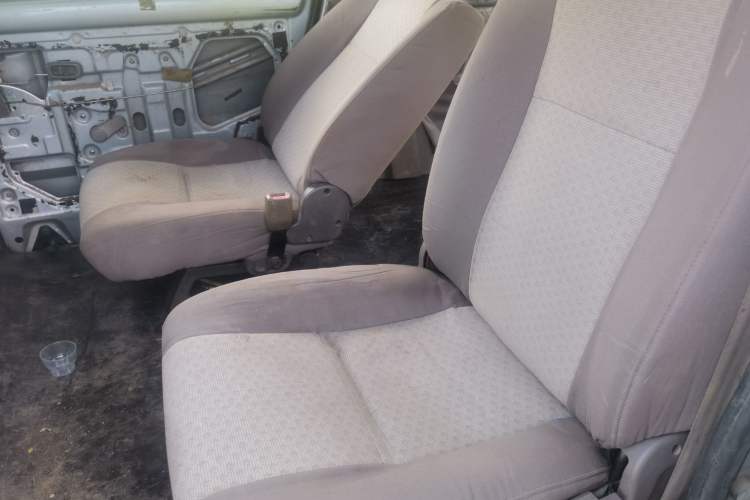 Used Wuling Rongguang 2012 1.5L Extended Basic Version Left Rear Seat
