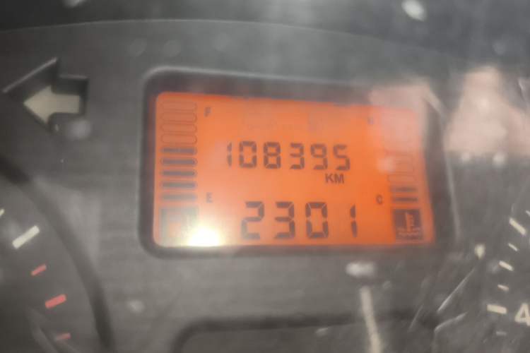 Used Wuling Rongguang 2012 1.2L Extended Basic Version LJY Odometer Close Up