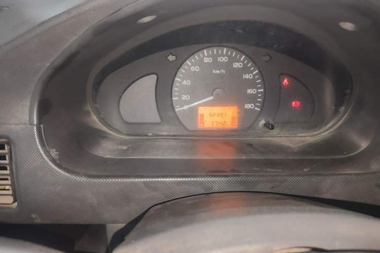 Used Wuling Rongguang 2012 1.5L Extended Basic Version Odometer Close Up