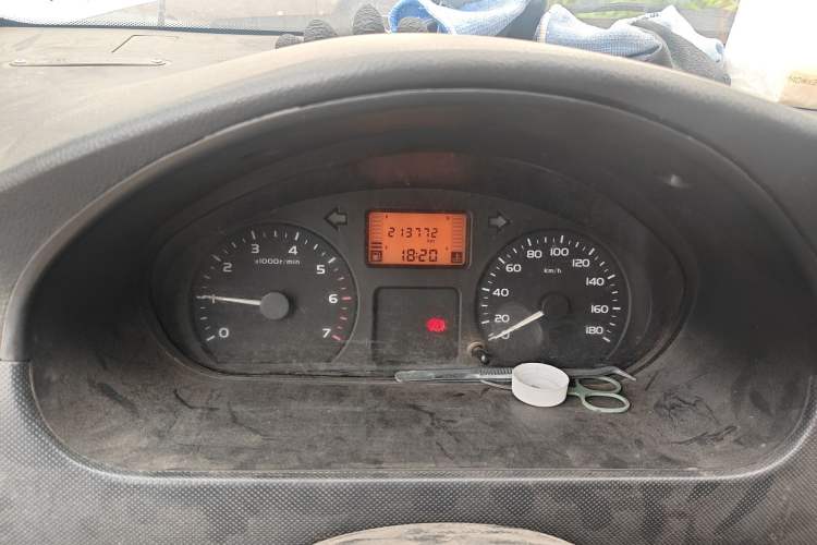 Used Wuling Rongguang 2012 1.2L Extended Basic Version LJY Odometer Close Up