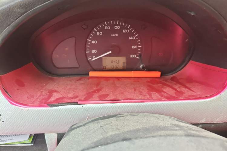 Used Wuling Rongguang 2012 1.2L Extended Basic Version LJY Odometer Close Up