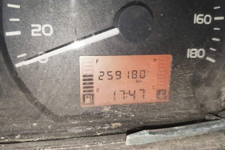 Used Wuling Rongguang 2012 1.5L Extended Basic Version Odometer Close Up