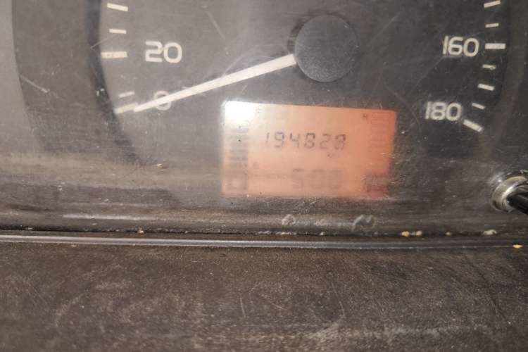 Used Wuling Rongguang 2012 1.2L Extended Basic Version LJY Odometer Close Up