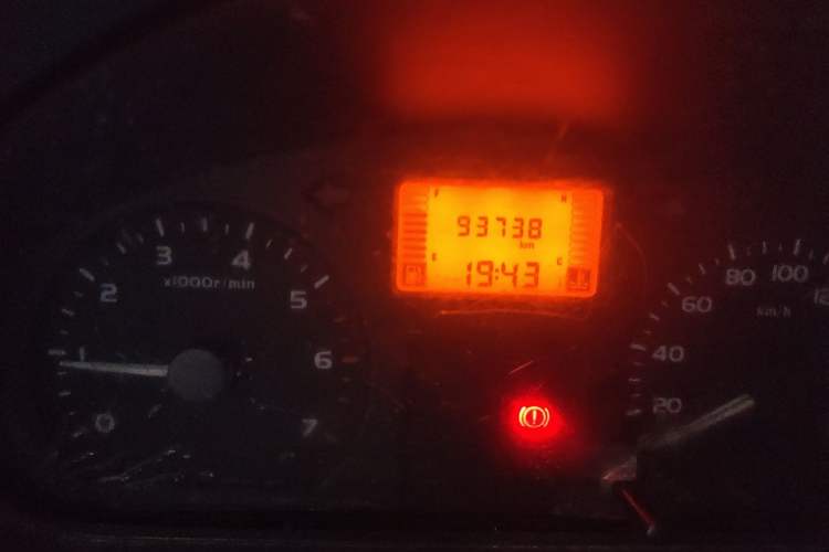 Used Wuling Rongguang 2012 1.5L Extended Basic Version Odometer Close Up