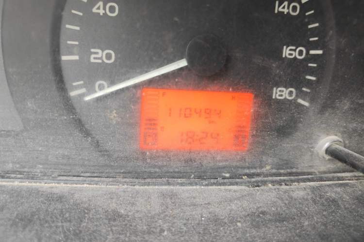 Used Wuling Rongguang 2012 1.5L Extended Basic Version Odometer Close Up