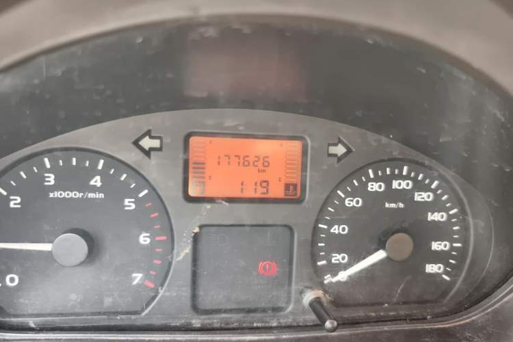 Used Wuling Rongguang 2012 1.5L Extended Basic Version Odometer Close Up