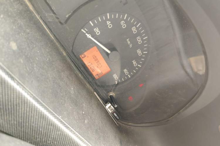 Used Wuling Rongguang 2012 1.2L Extended Basic Version LJY Odometer Close Up