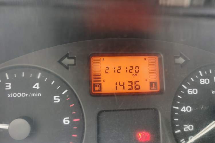 Used Wuling Rongguang 2012 1.2L Extended Basic Version LJY Odometer Close Up