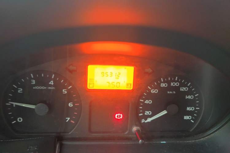 Used Wuling Rongguang 2012 1.2L Extended Basic Version LJY Odometer Close Up