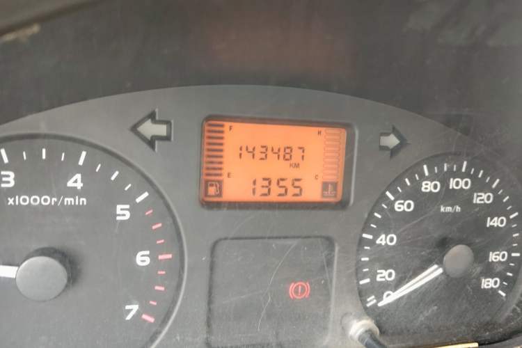 Used Wuling Rongguang 2012 1.2L Extended Basic Version LJY Odometer Close Up