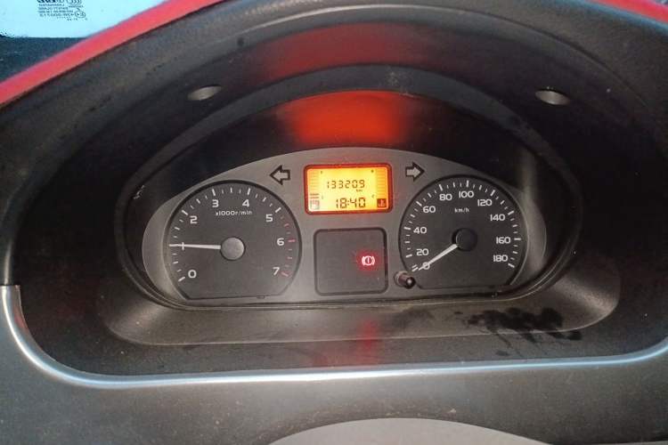 Used Wuling Rongguang 2012 1.5L Extended Basic Version Odometer Close Up