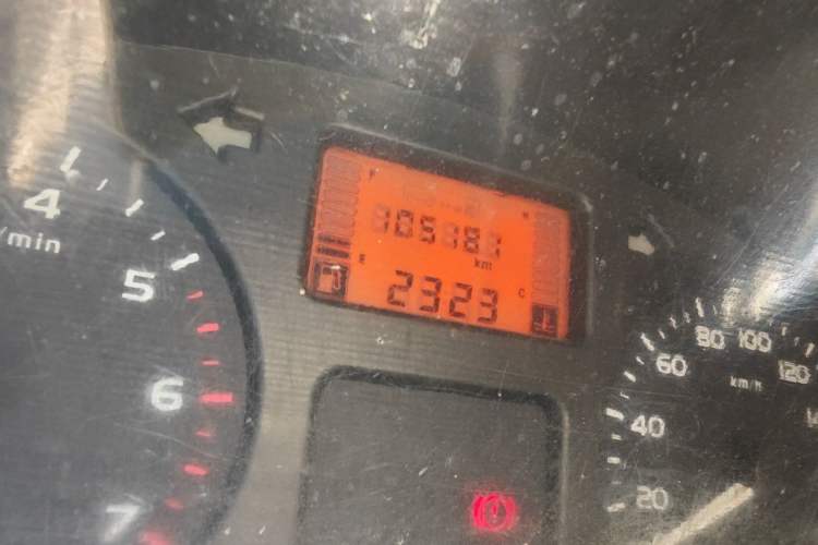 Used Wuling Rongguang 2012 1.5L Extended Basic Version Odometer Close Up