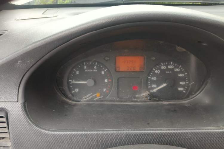 Used Wuling Rongguang 2012 1.2L Extended Basic Version LJY Odometer Close Up