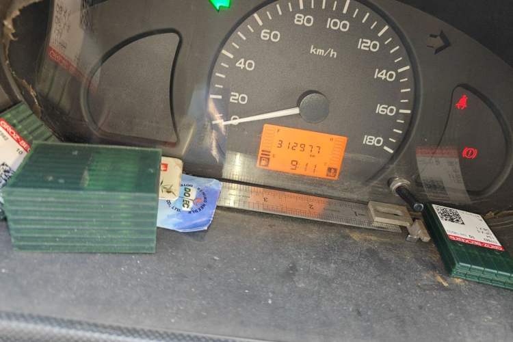 Used Wuling Rongguang 2012 1.2L Extended Basic Version LJY Odometer Close Up