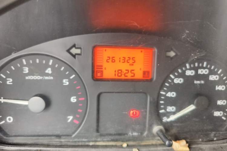 Used Wuling Rongguang 2012 1.2L Extended Basic Version LJY Odometer Close Up