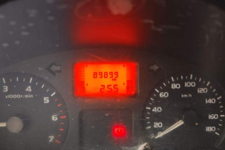Used Wuling Rongguang 2012 1.2L Extended Basic Version LJY Odometer Close Up