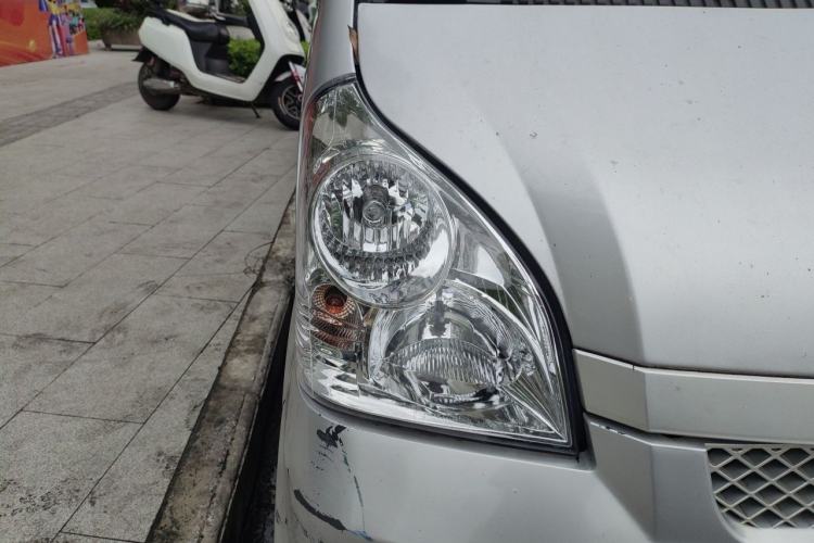 Used Wuling Rongguang 2012 1.5L Extended Basic Version Right Front Headlight