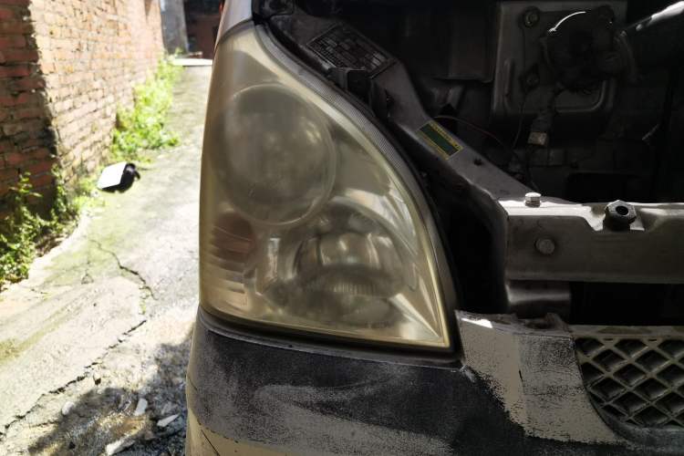 Used Wuling Rongguang 2012 1.5L Extended Standard Version Right Front Headlight