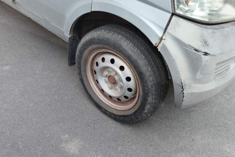 Used Wuling Rongguang 2012 1.2L Extended Basic Version LJY Right Front Wheel Hub