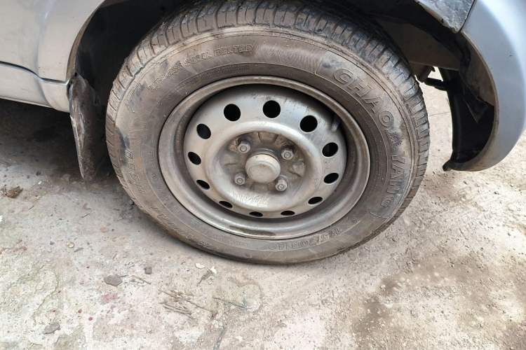Used Wuling Rongguang 2012 1.2L Extended Basic Version LJY Right Front Wheel Hub