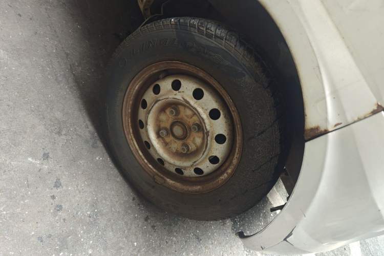 Used Wuling Rongguang 2012 1.2L Extended Basic Version LJY Right Front Wheel Hub