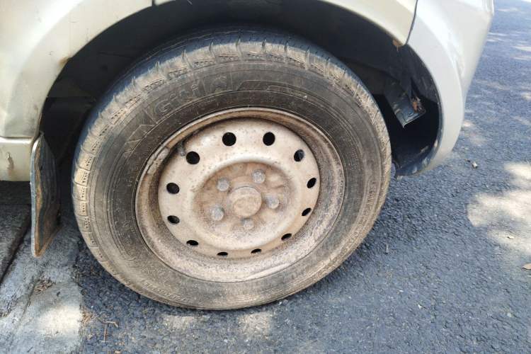 Used Wuling Rongguang 2012 1.5L Extended Basic Version Right Front Wheel Hub