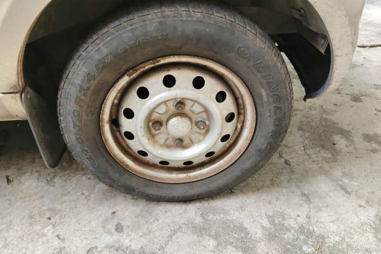 Used Wuling Rongguang 2012 1.2L Extended Basic Version LJY Right Front Wheel Hub